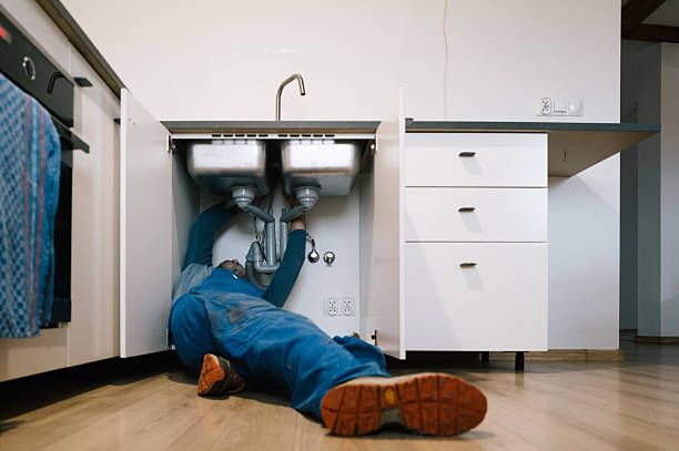 Professional Emergency Plumber technician working in Mount Summit, IN